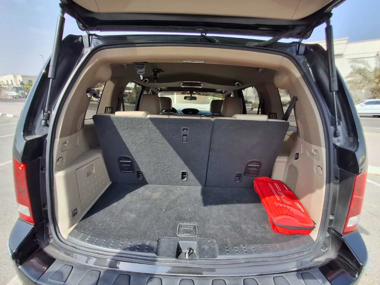 Car image 19