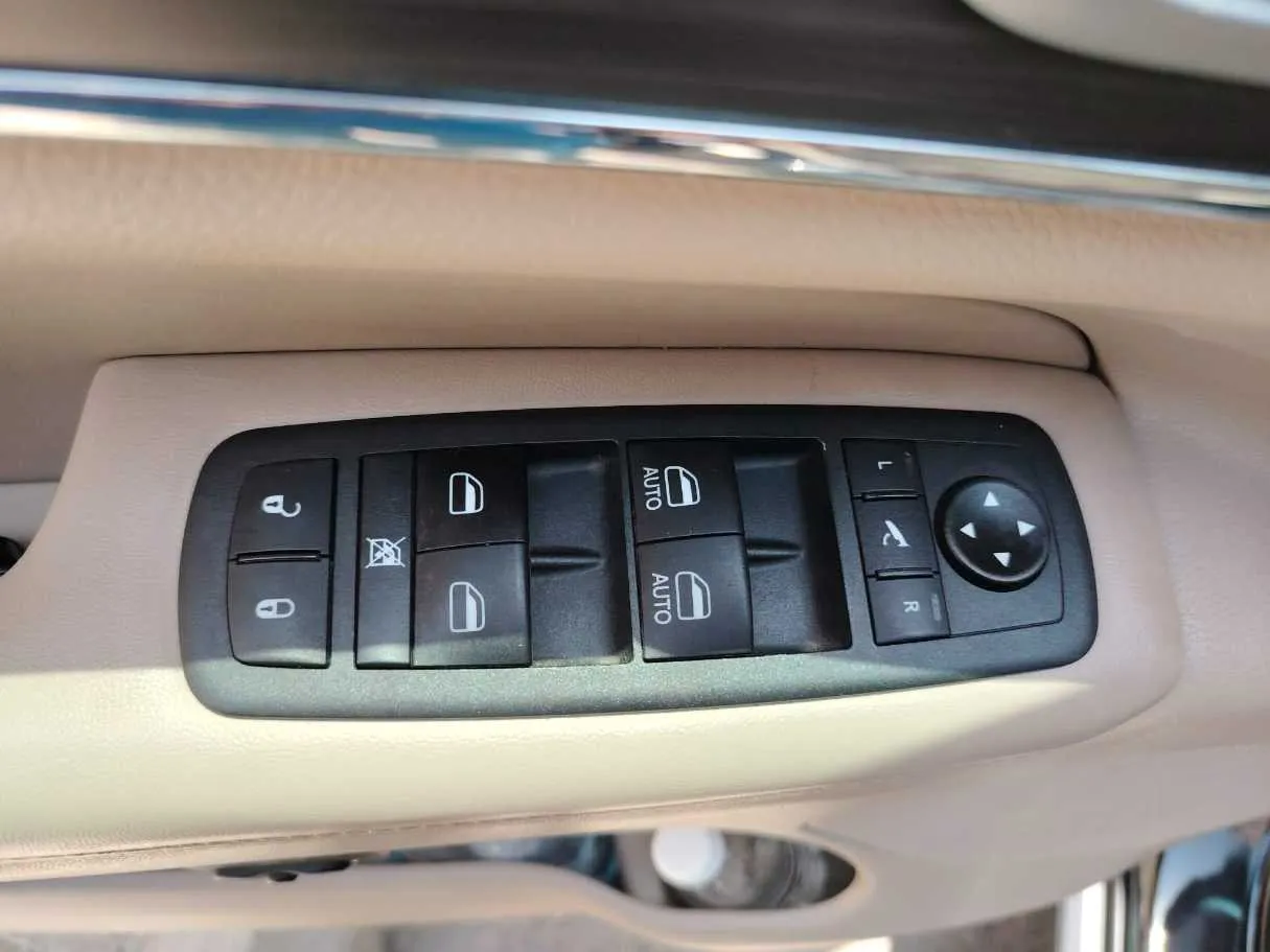 Car image 37