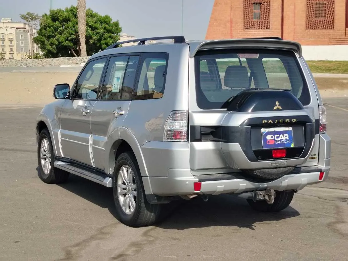 Car image 7