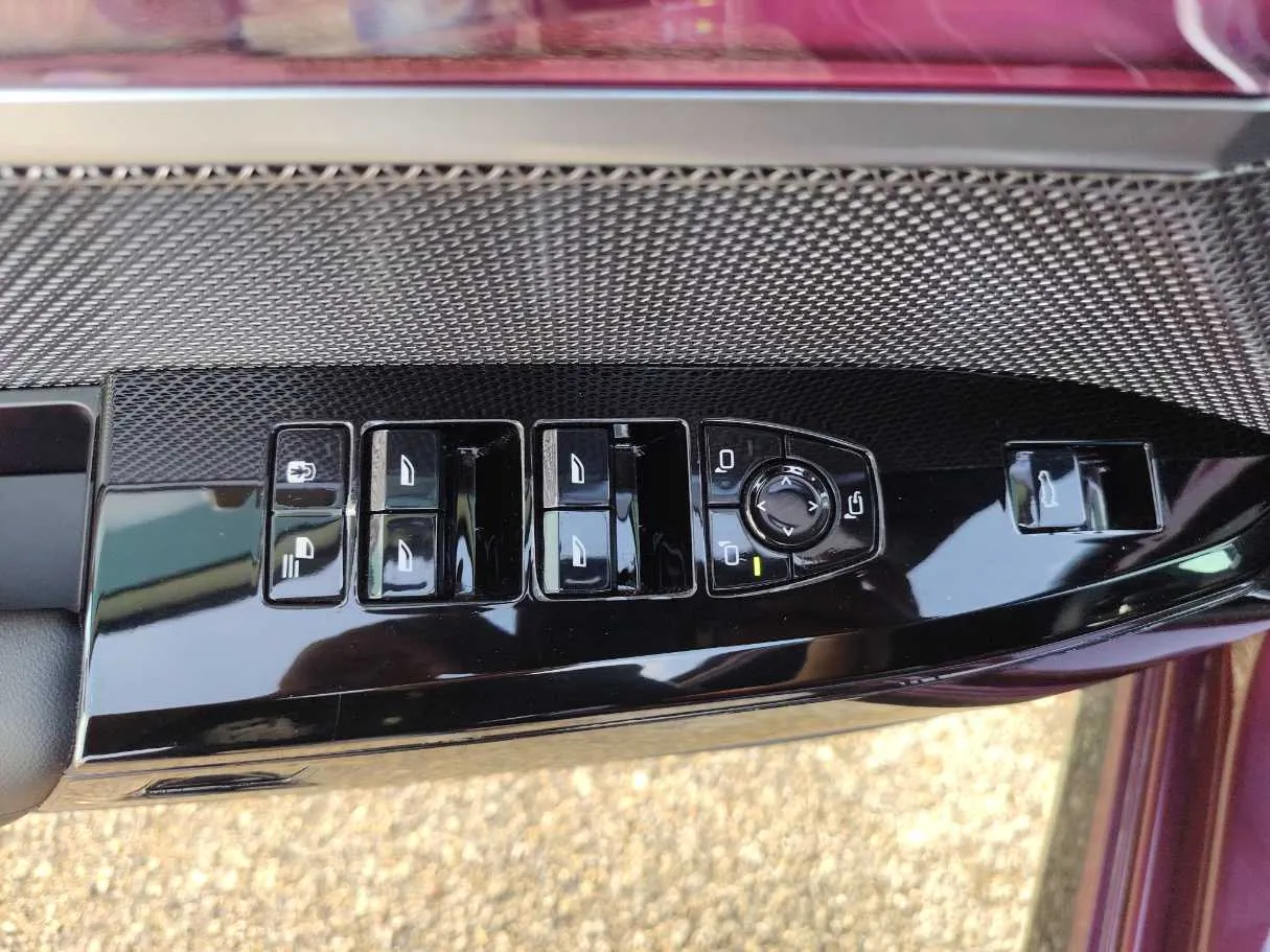 Car image 29