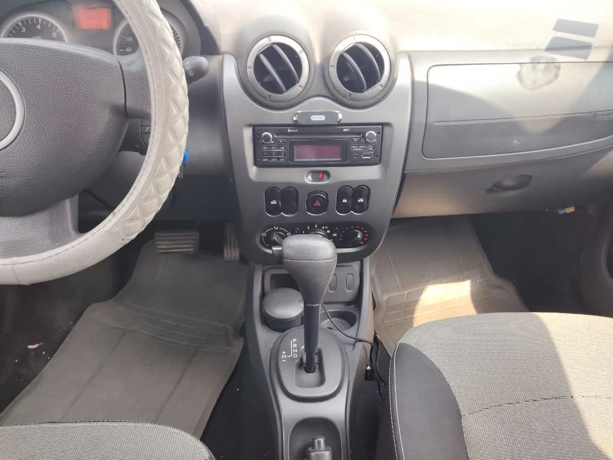 Car image 18