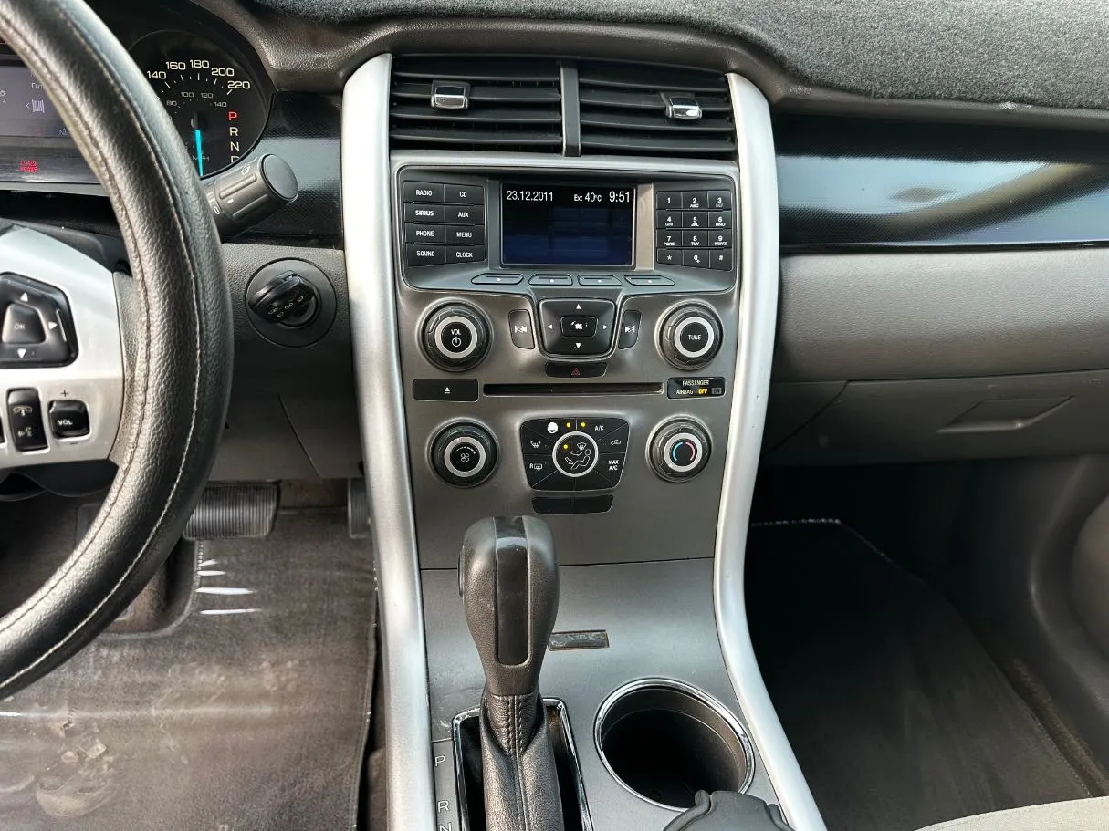 Car image 17