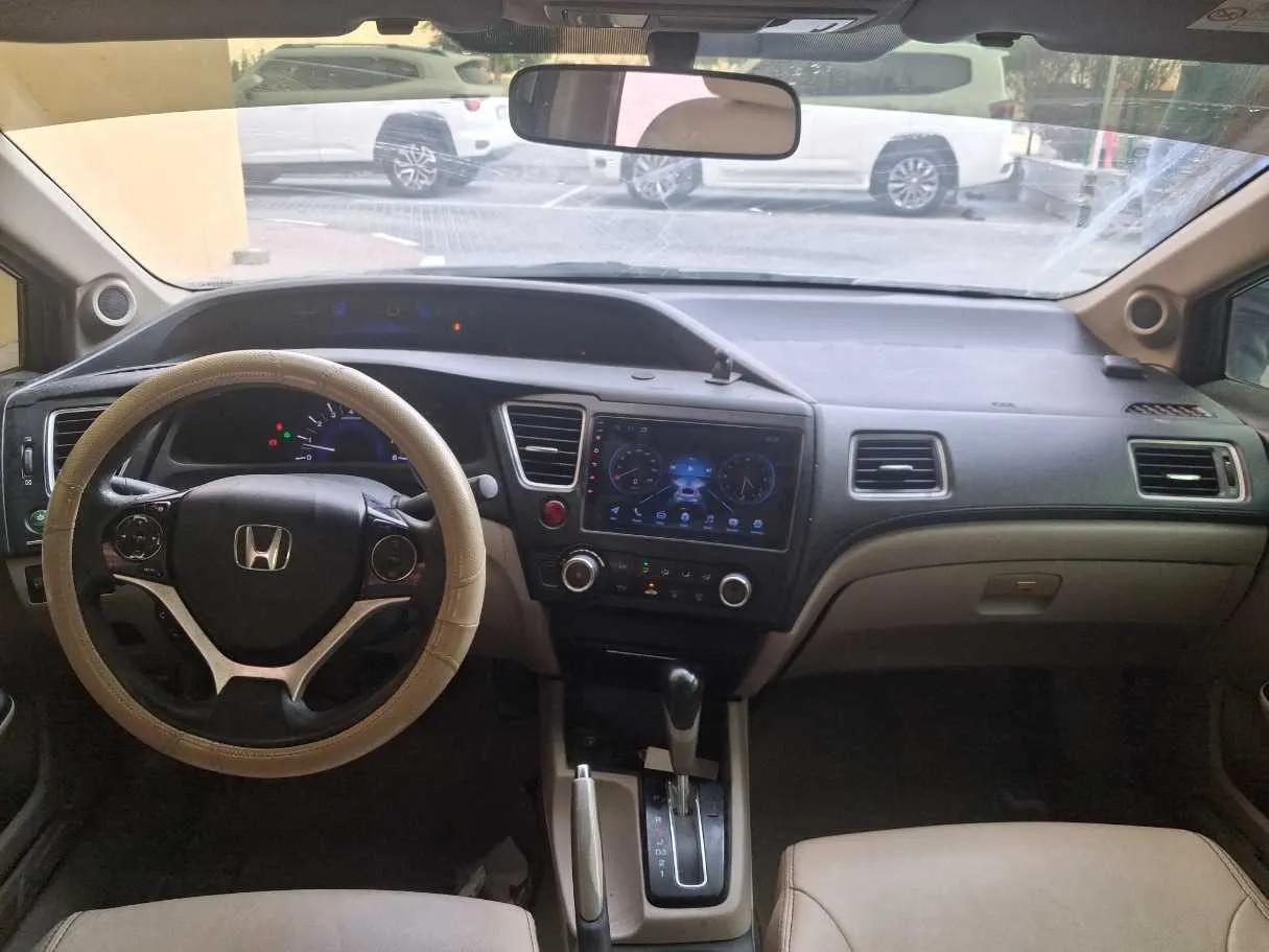 Car image 13