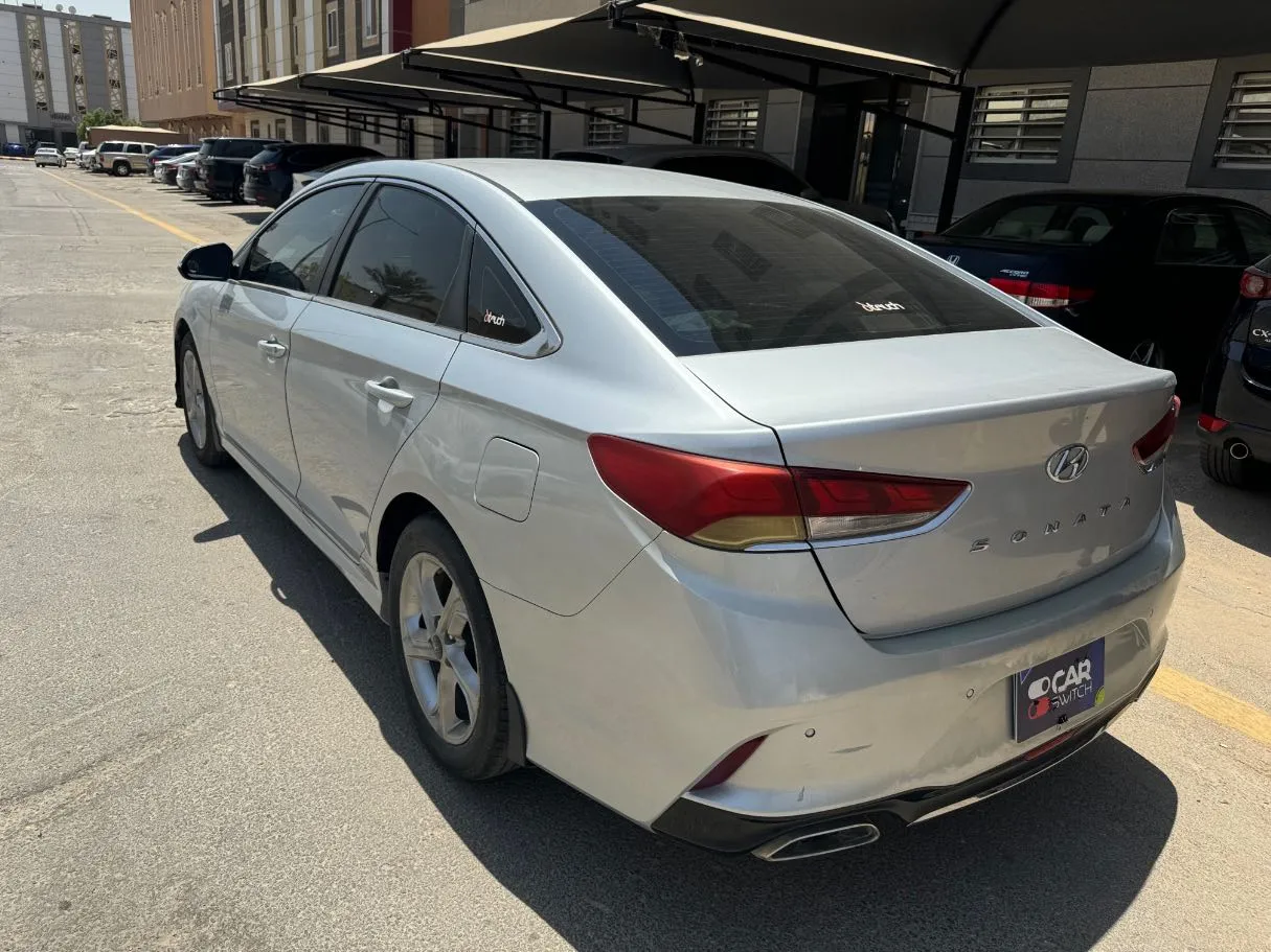 Car image 7