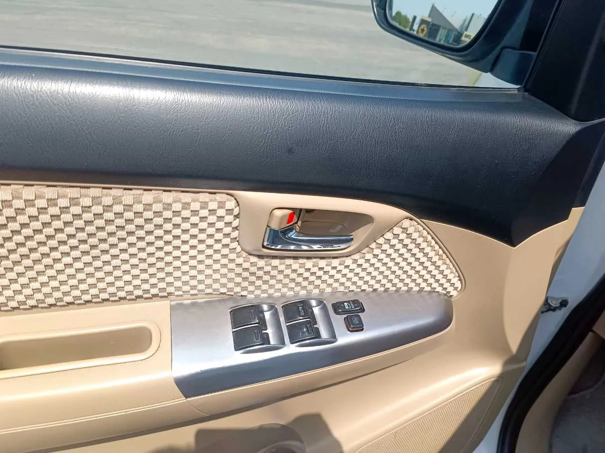 Car image 29