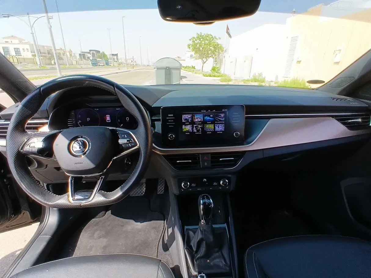 Car image 14