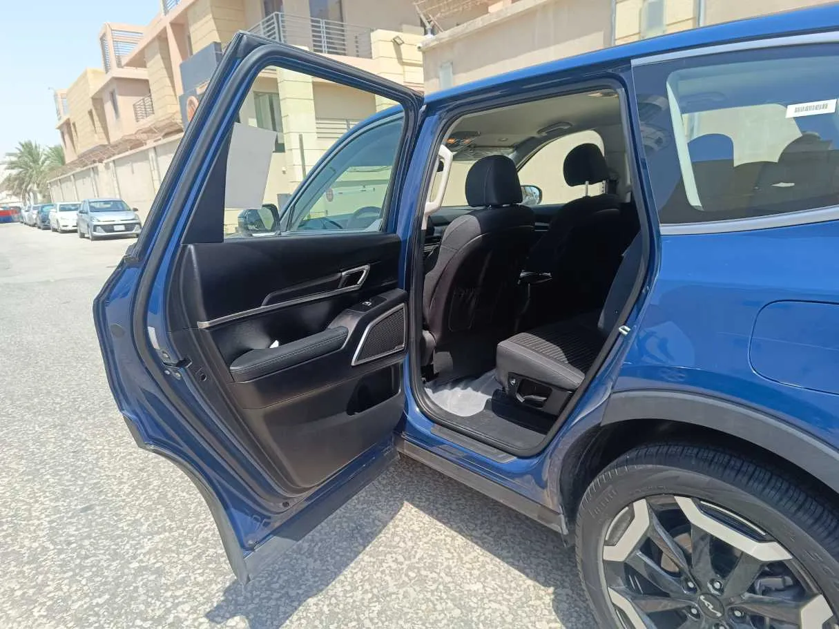 Car image 17