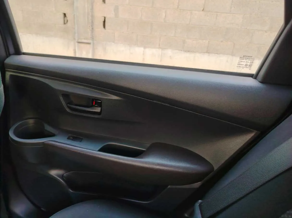 Car image 32