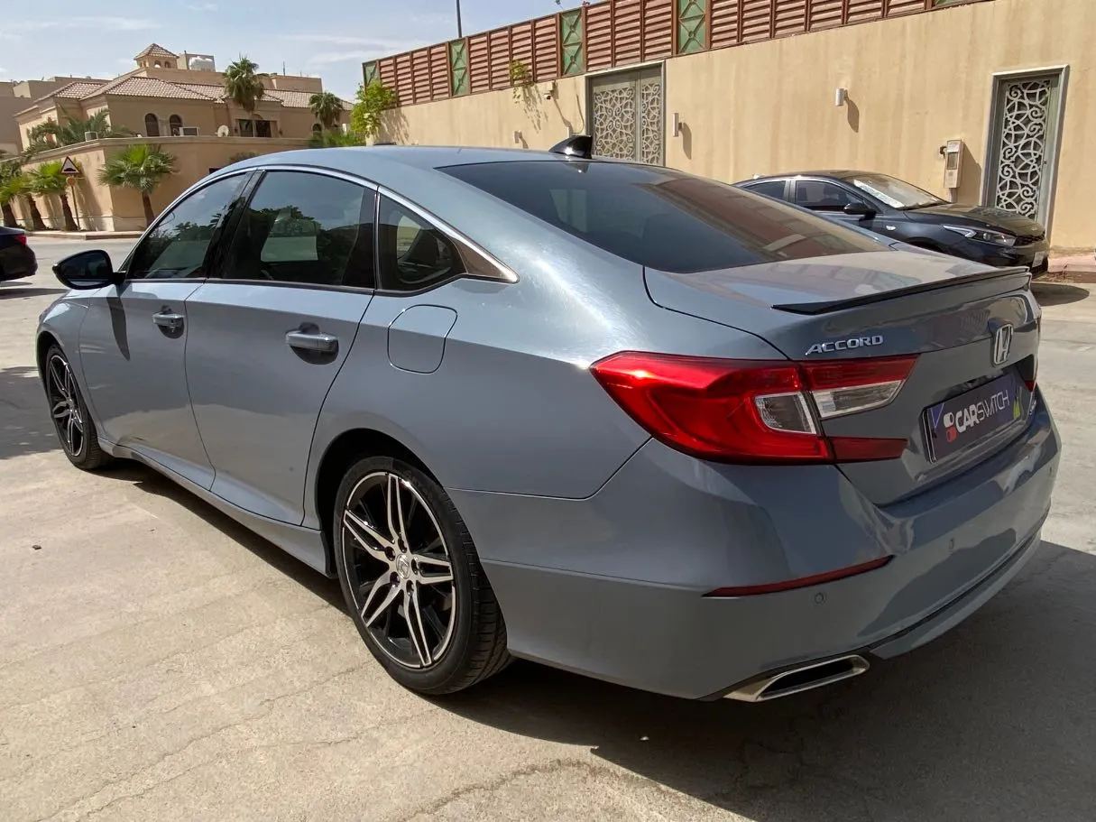 Car image 7