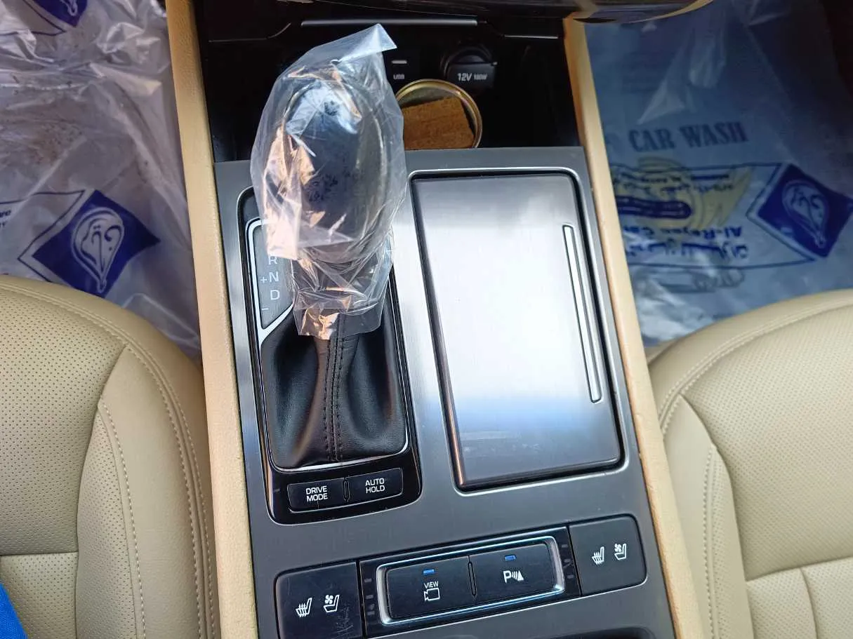 Car image 25