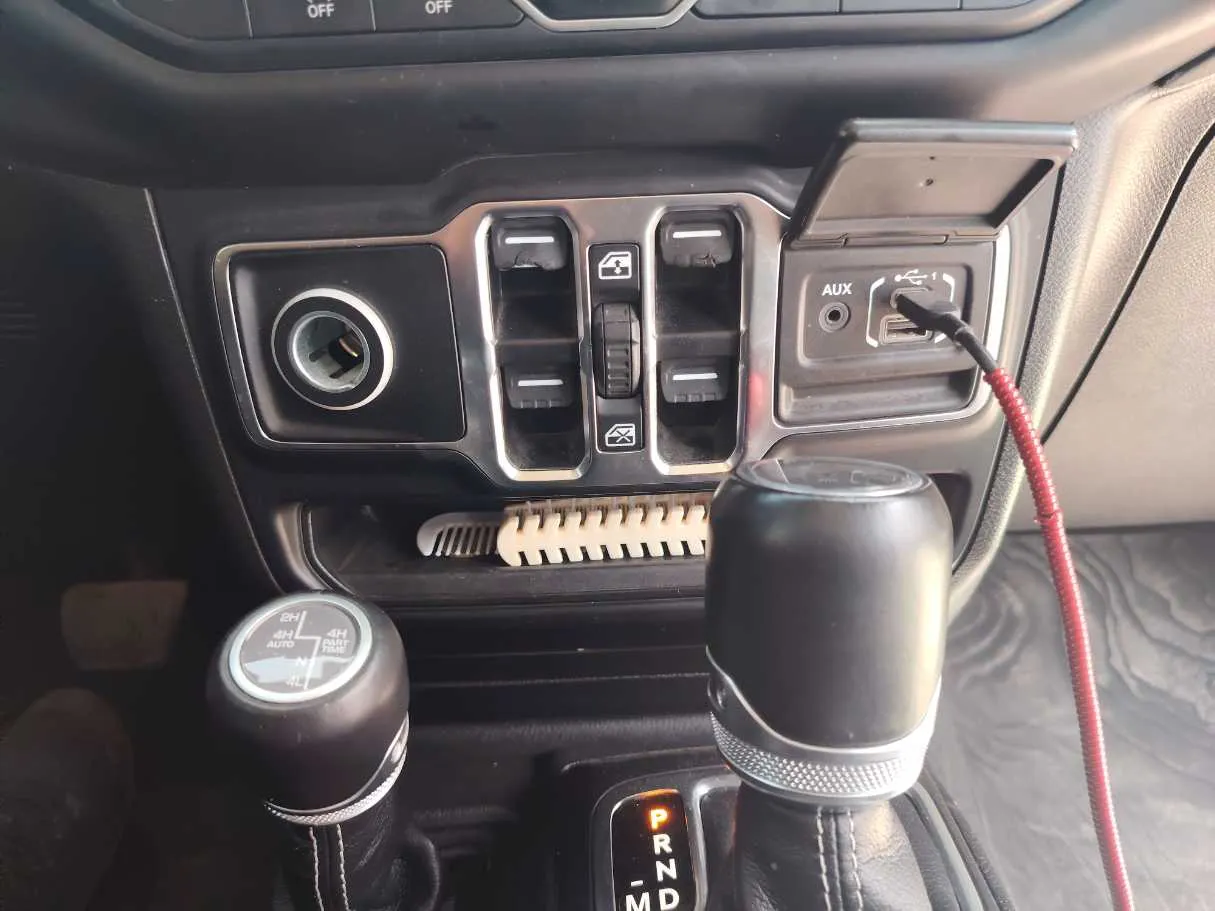 Car image 19