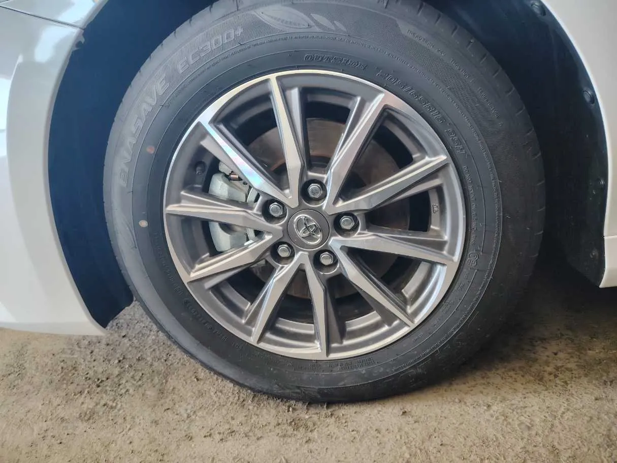Car image 10