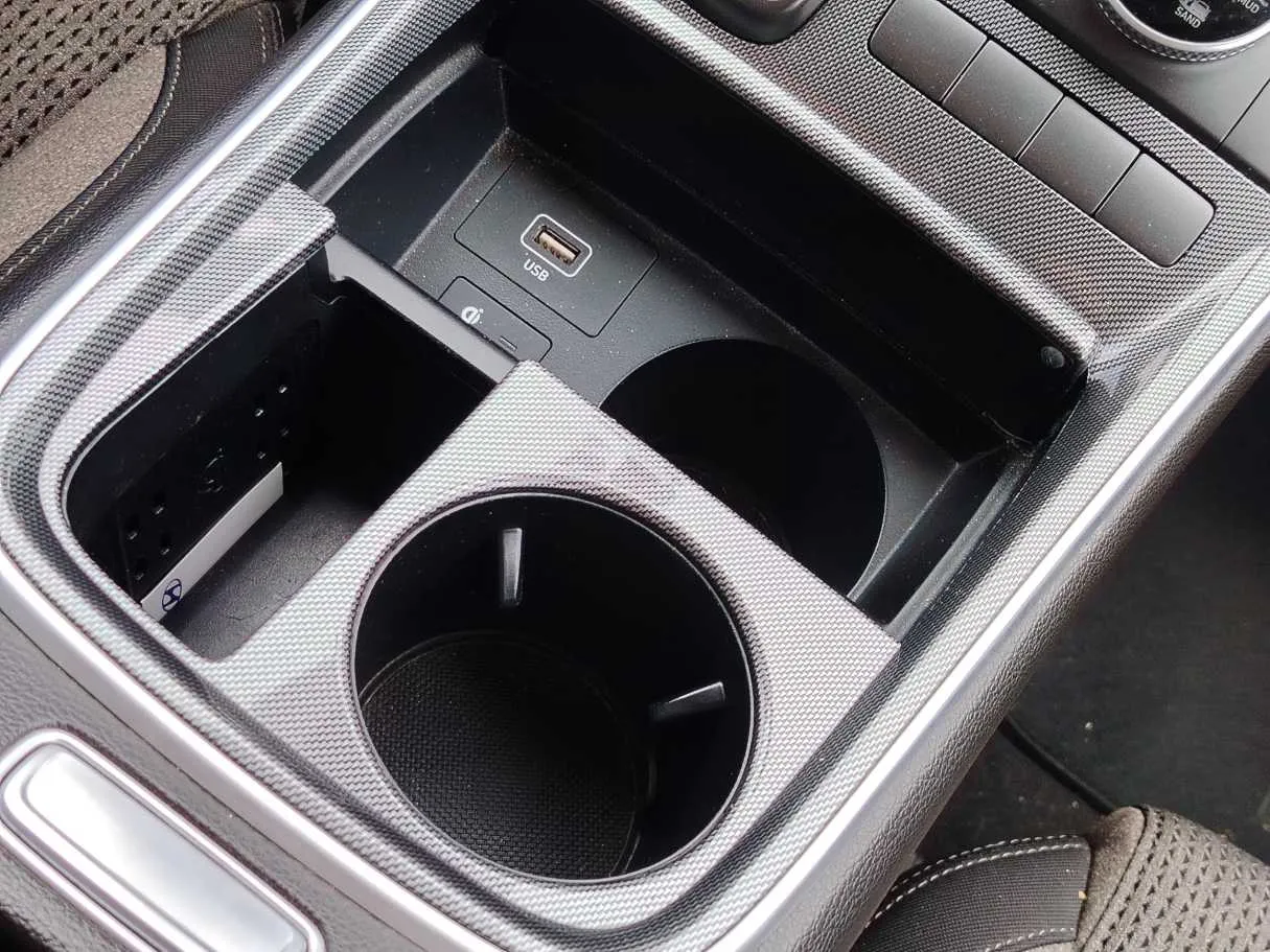 Car image 32