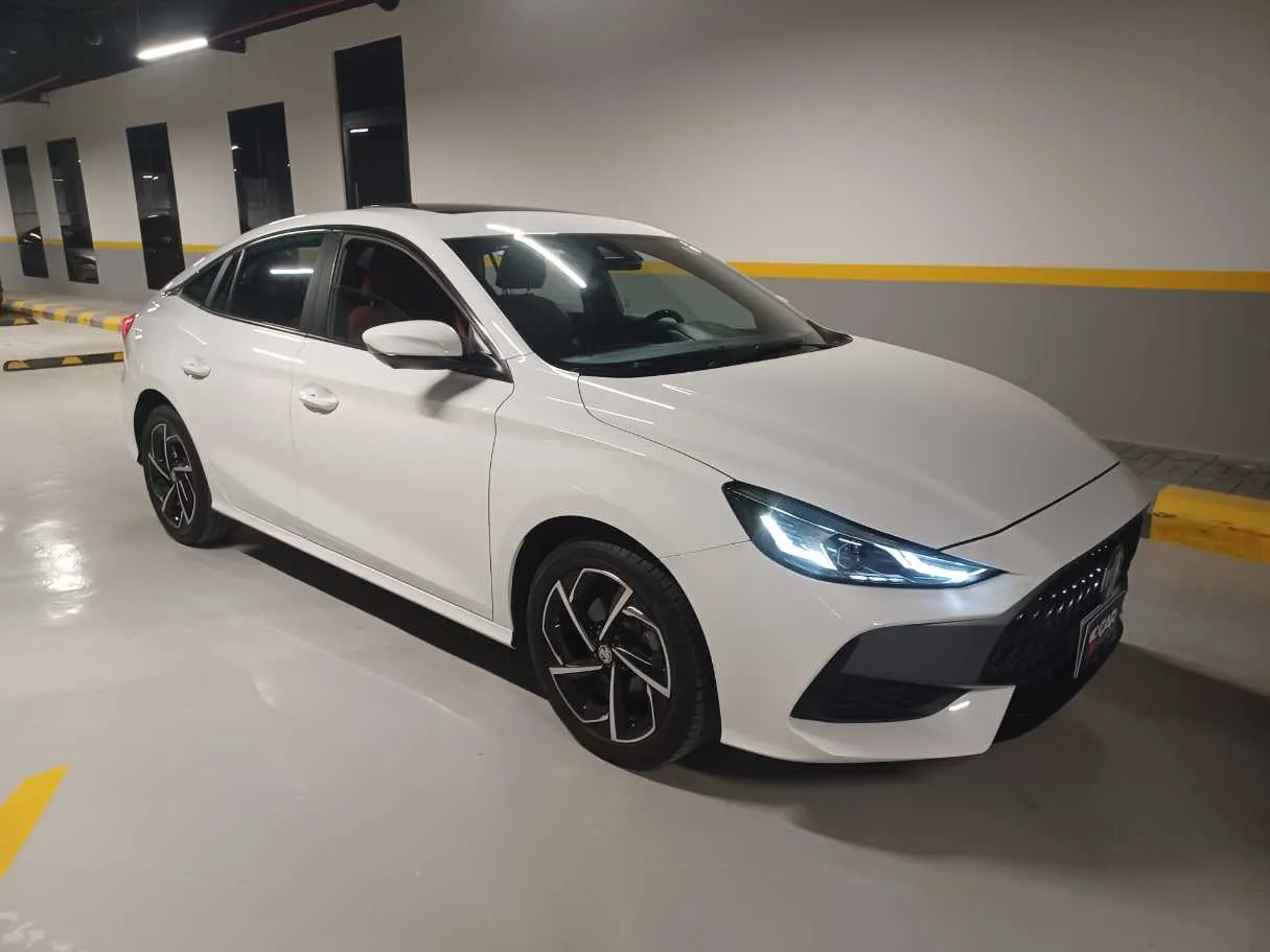 Car image 3