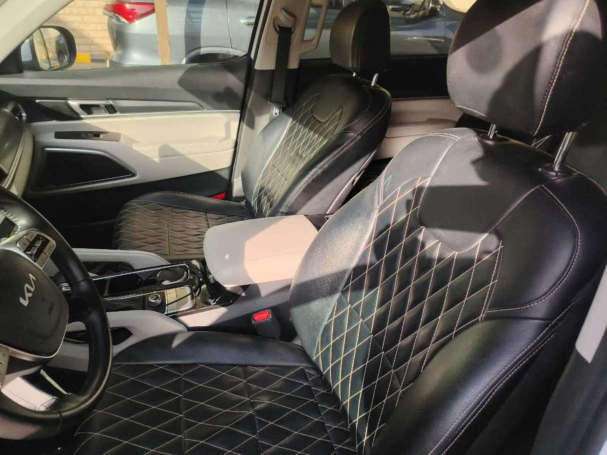 Car image 15