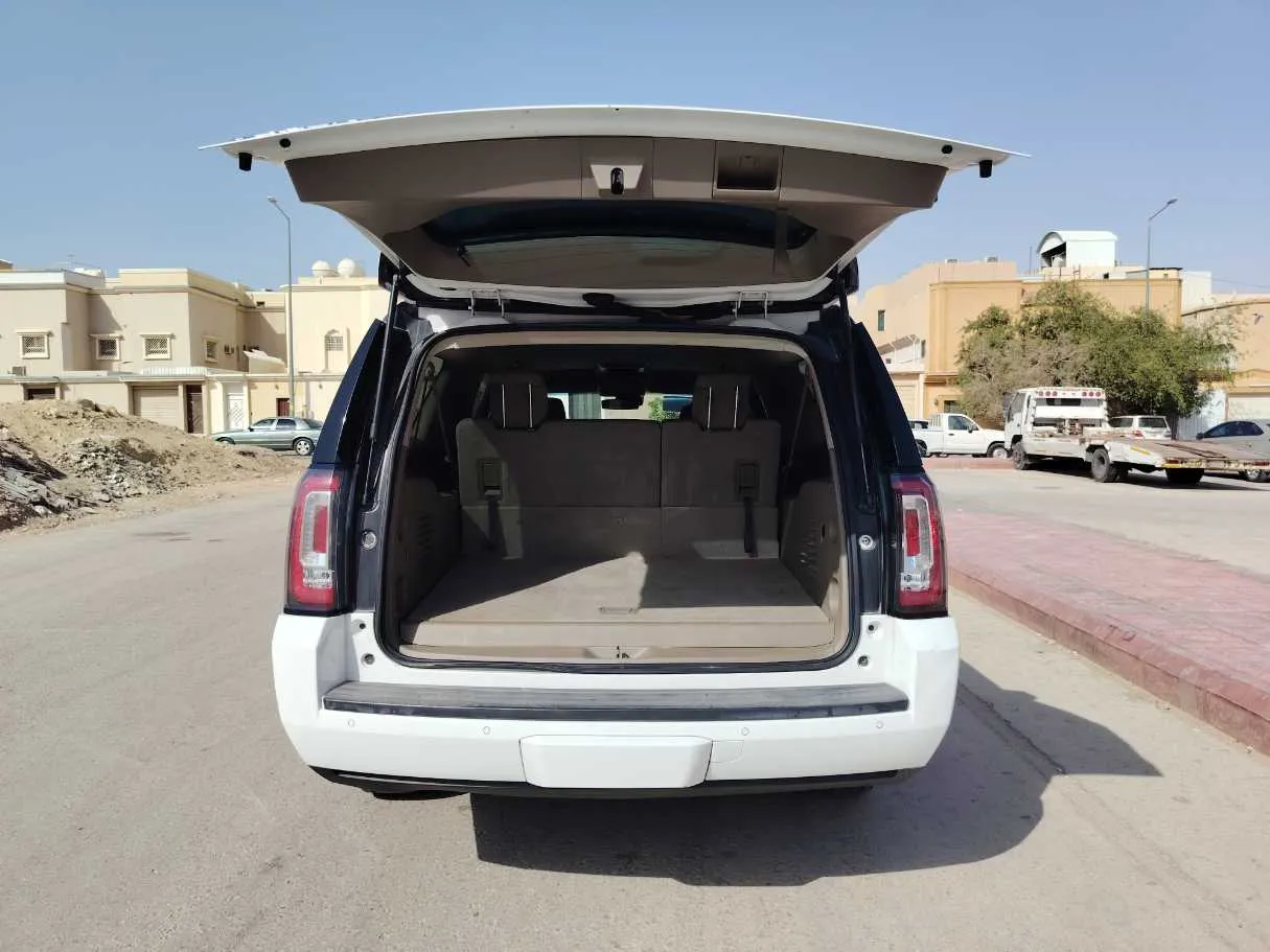 Car image 24