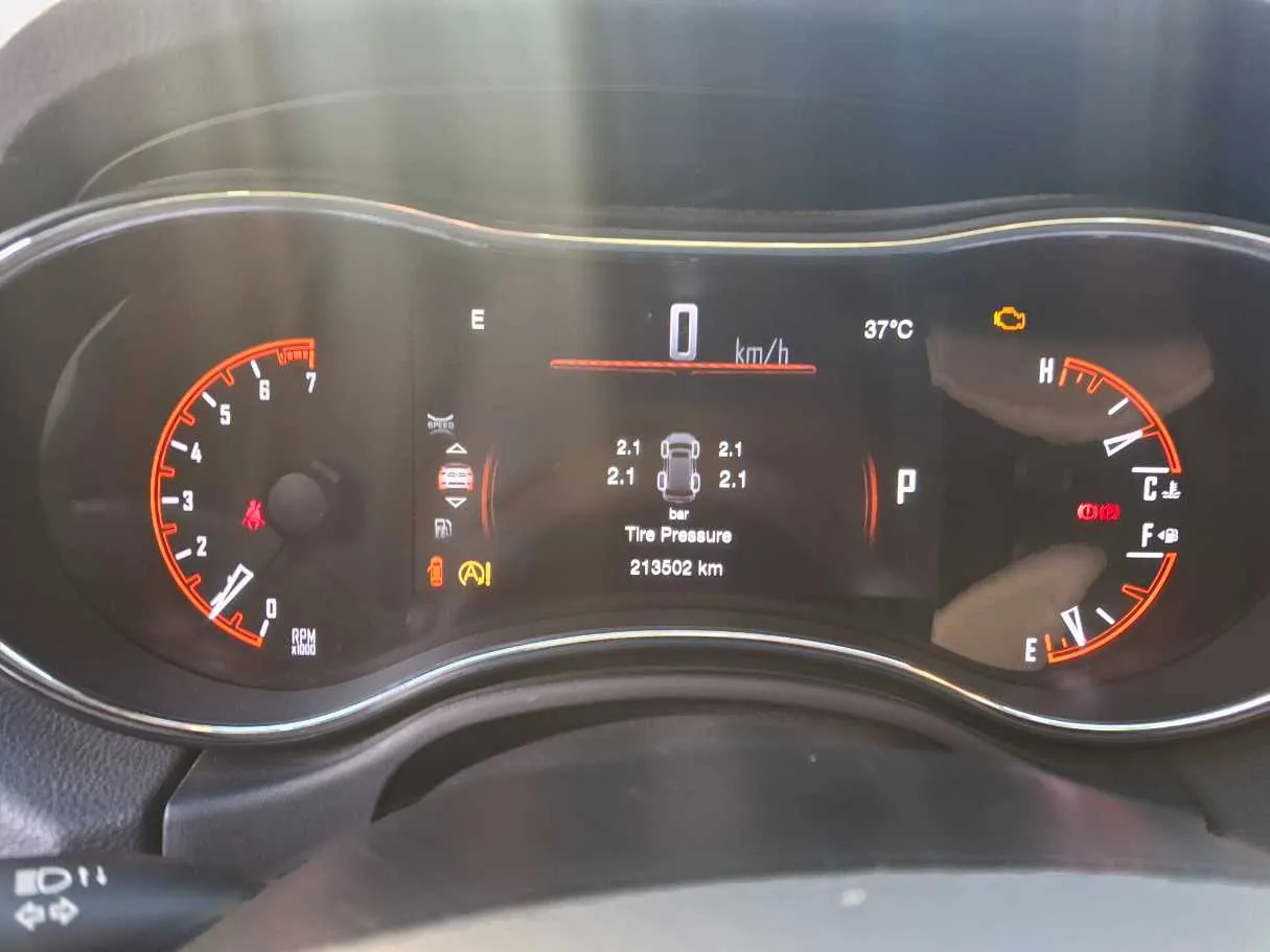 Car image 19