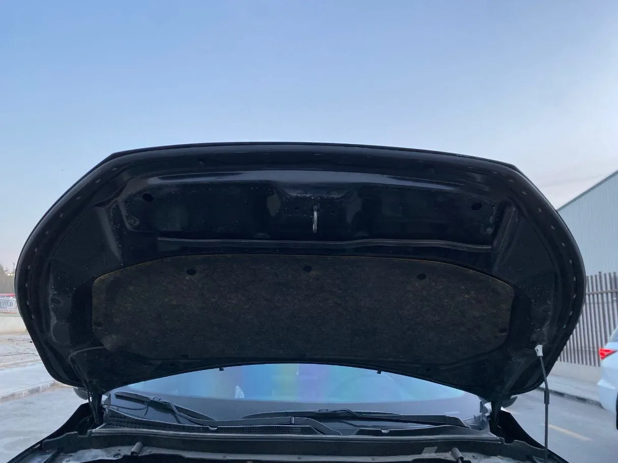 Car image 25