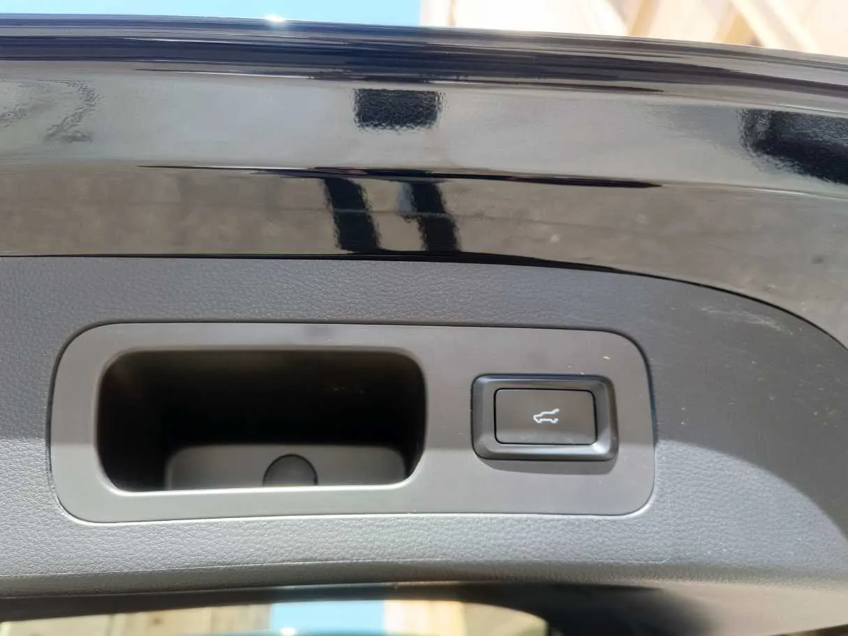 Car image 28
