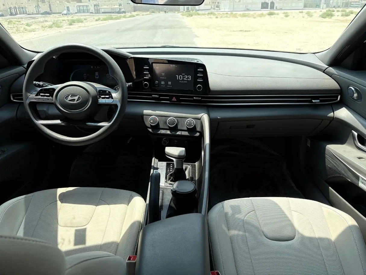 Car image 18