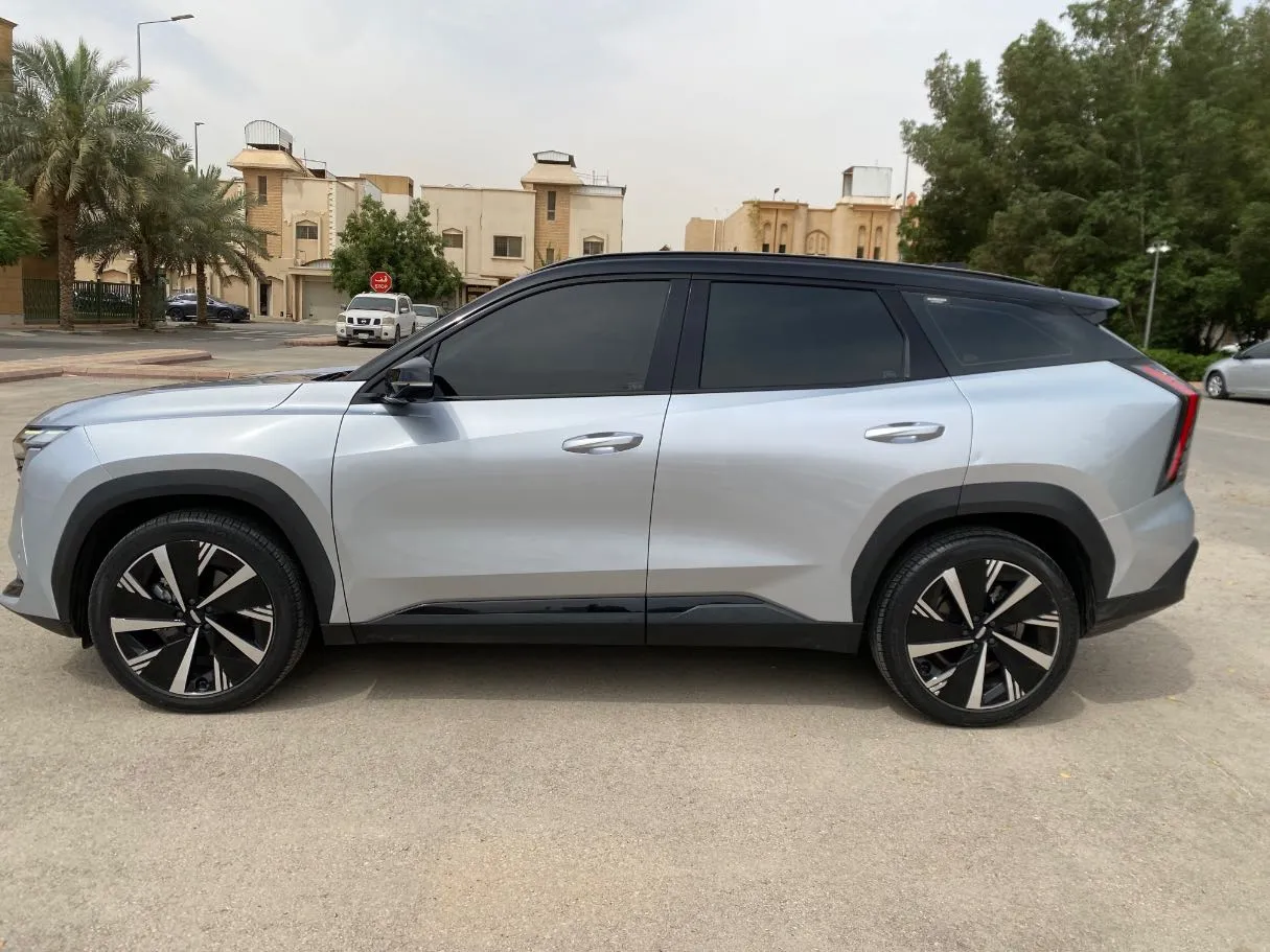 Car image 8