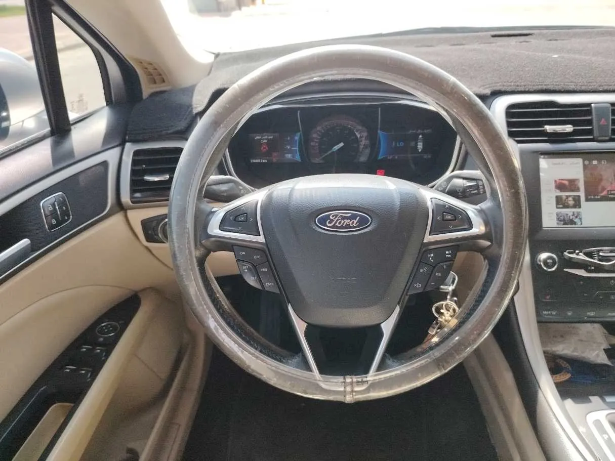 Car image 13