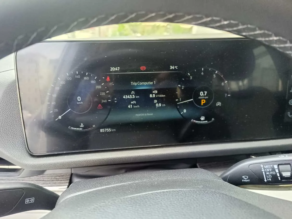 Car image 25