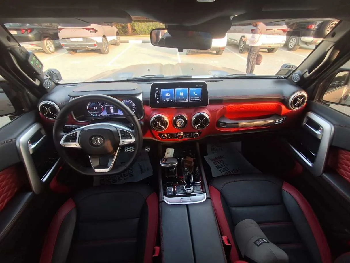 Car image 14