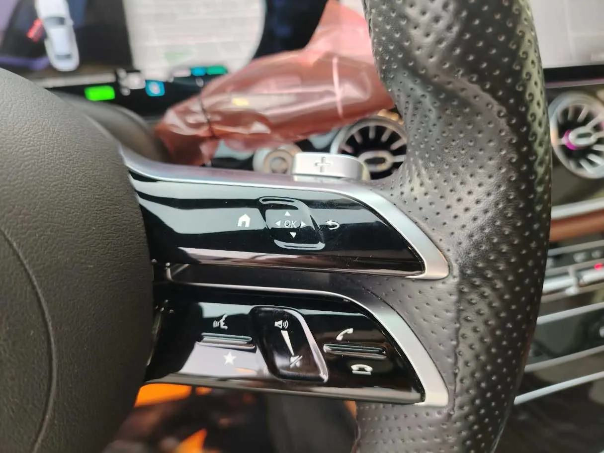 Car image 40