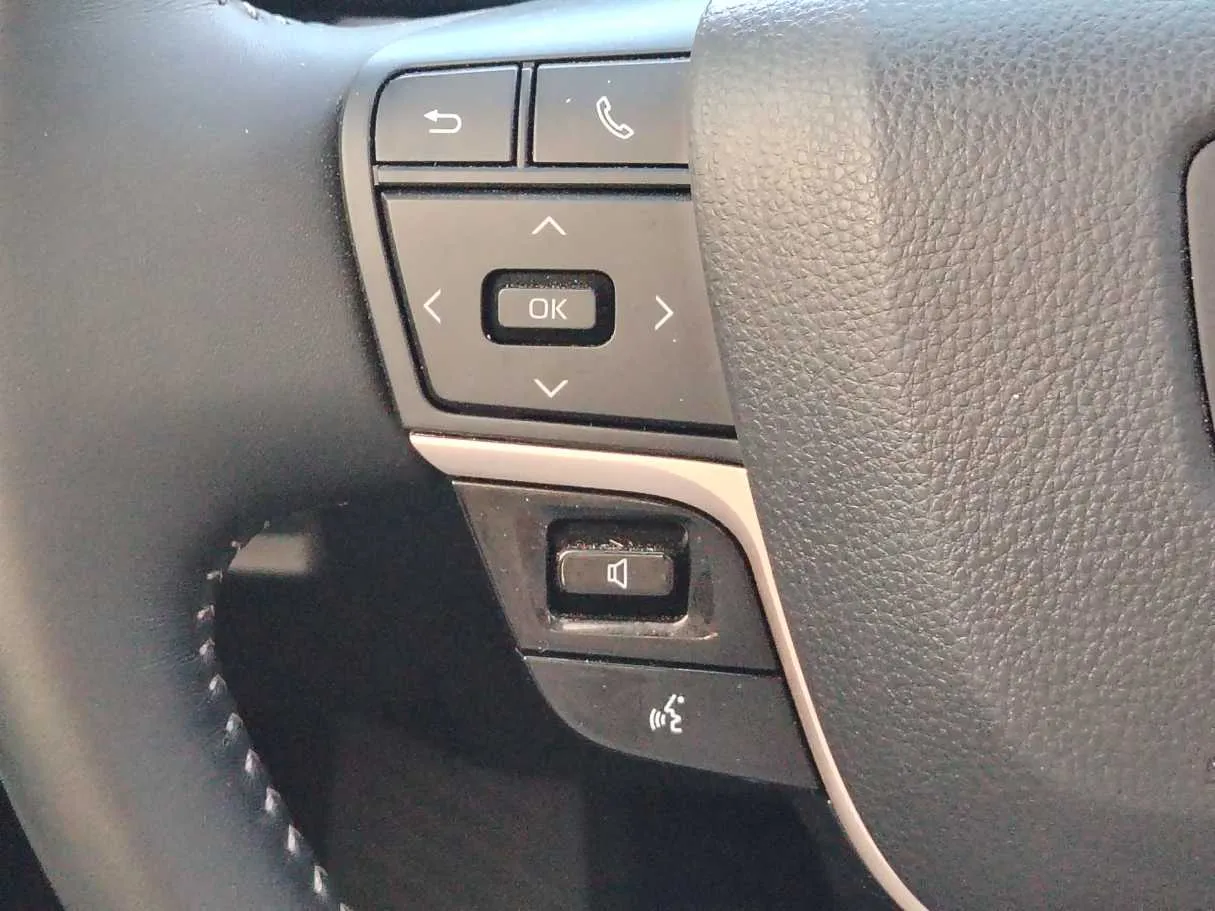 Car image 36