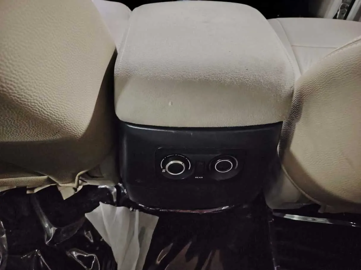 Car image 38