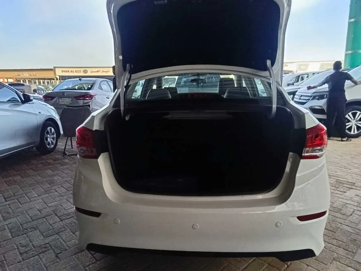 Car image 23