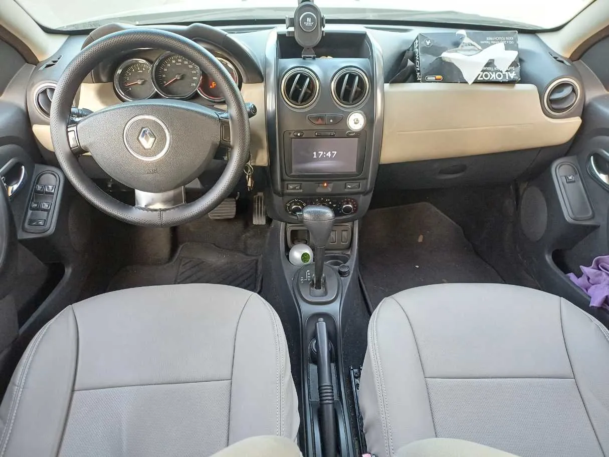 Car image 16