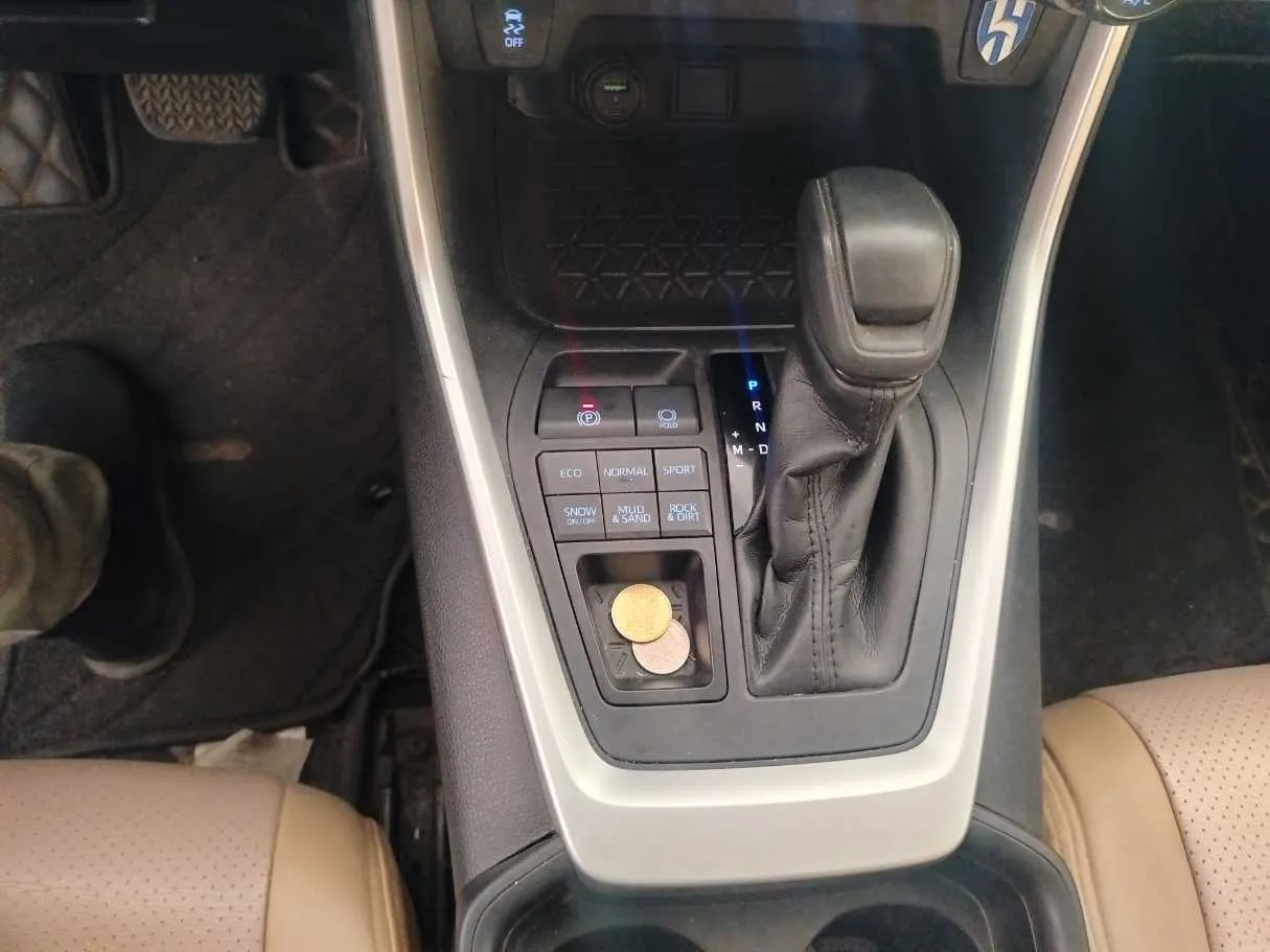 Car image 21