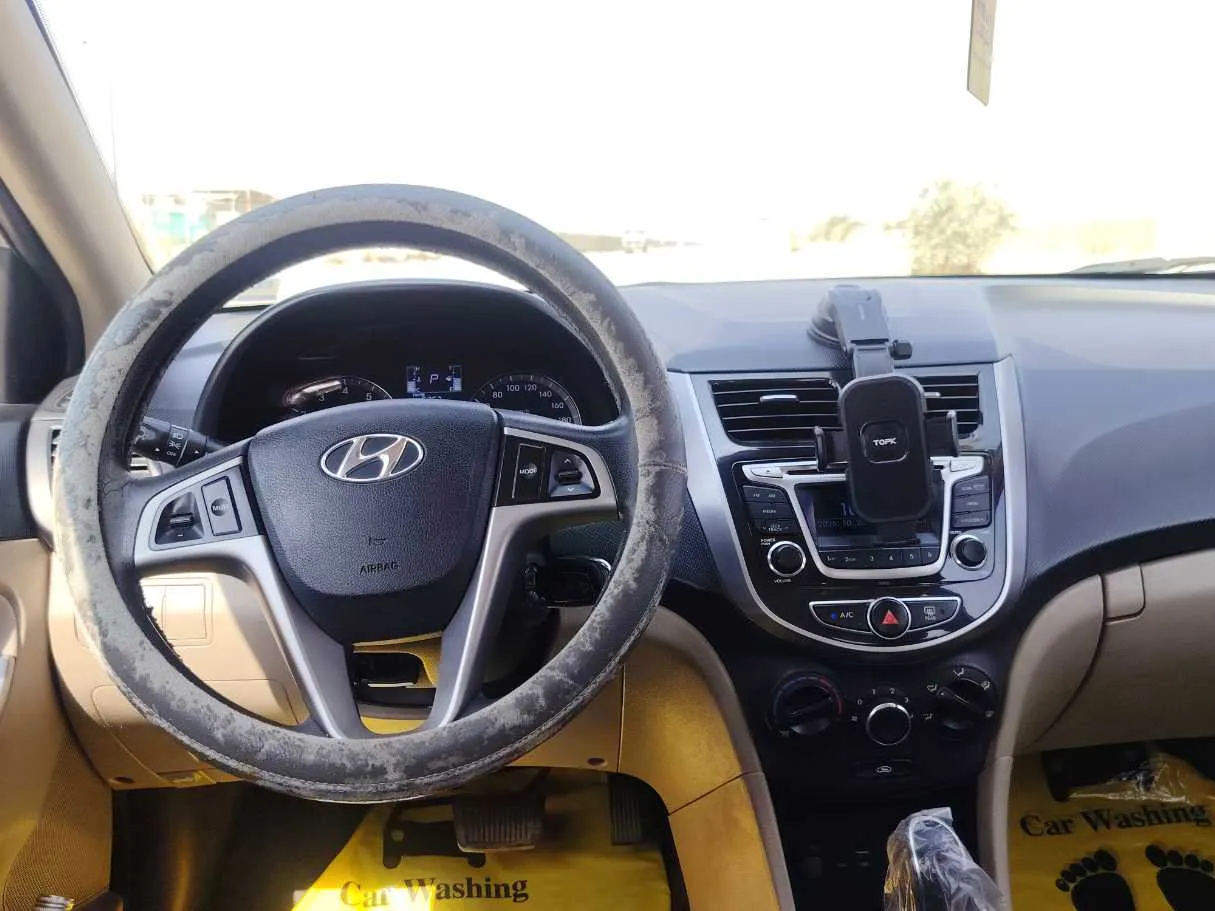 Car image 18