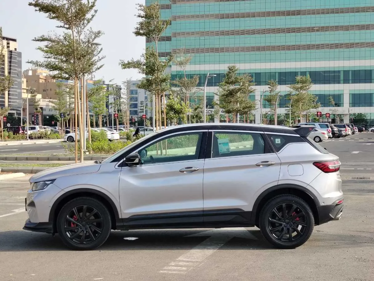 Car image 8