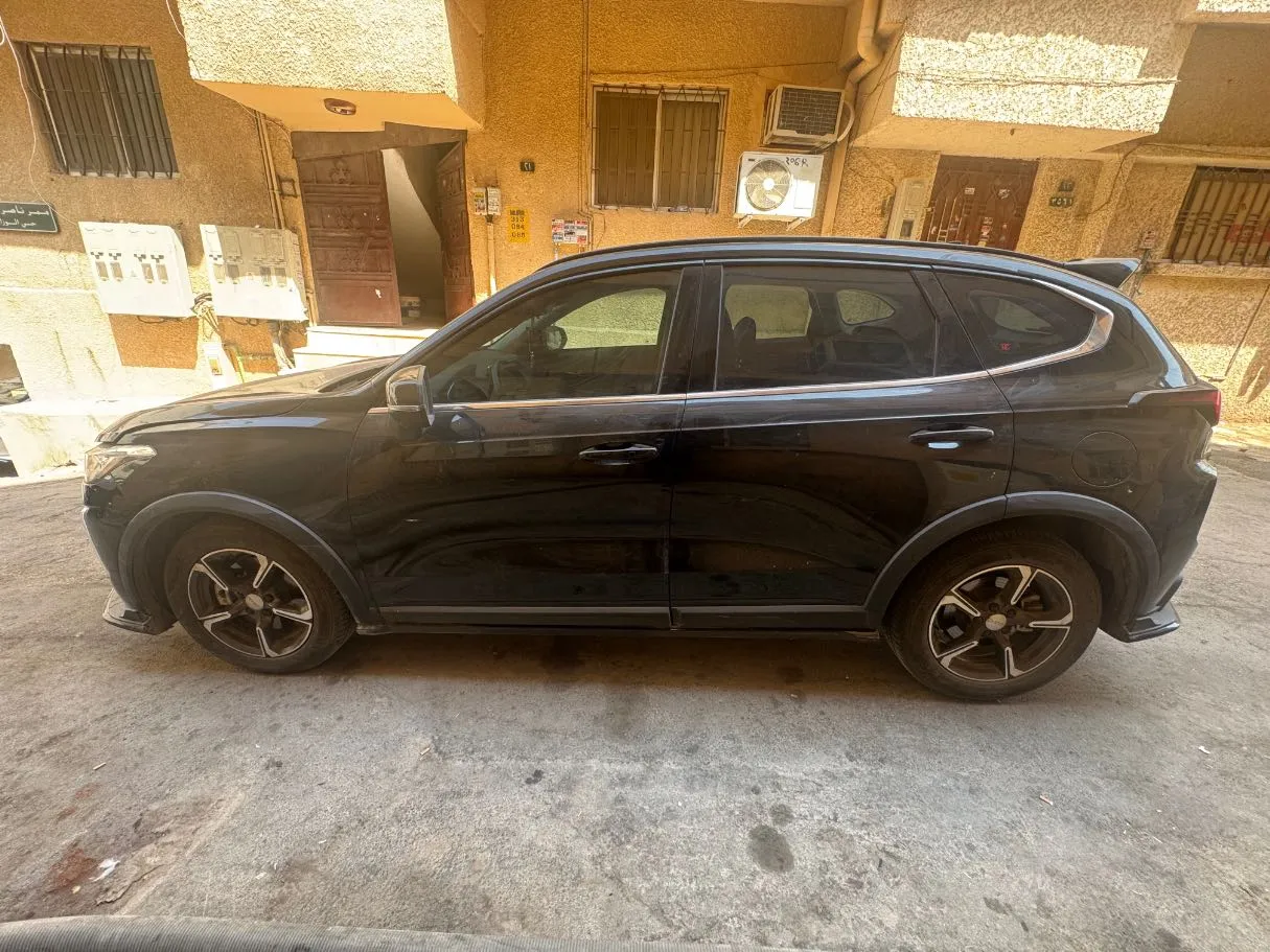 Car image 8
