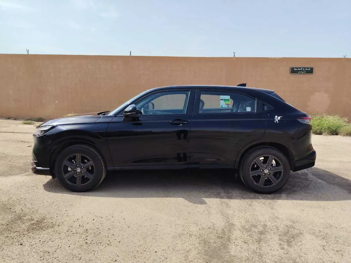 Car image 9