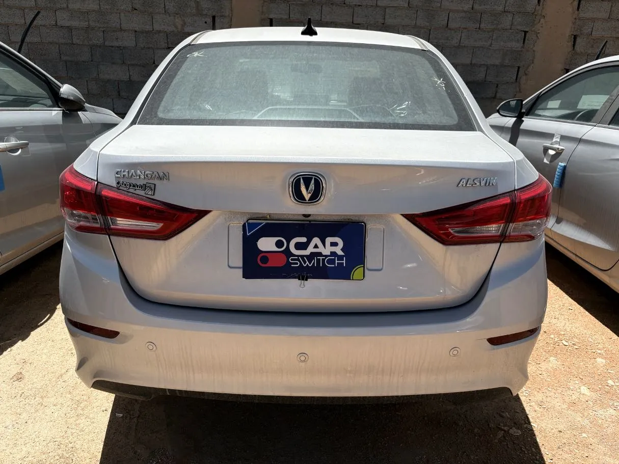 Car image 4