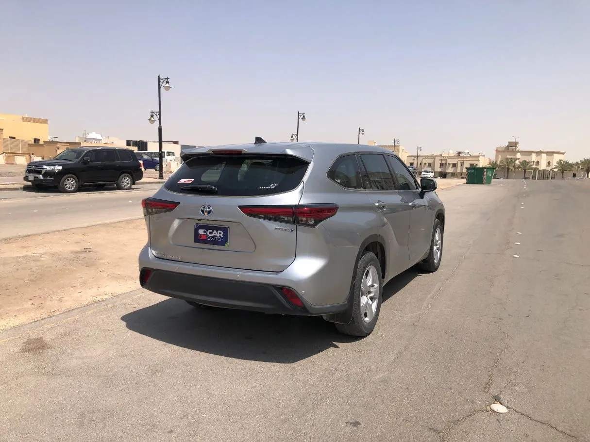 Car image 5