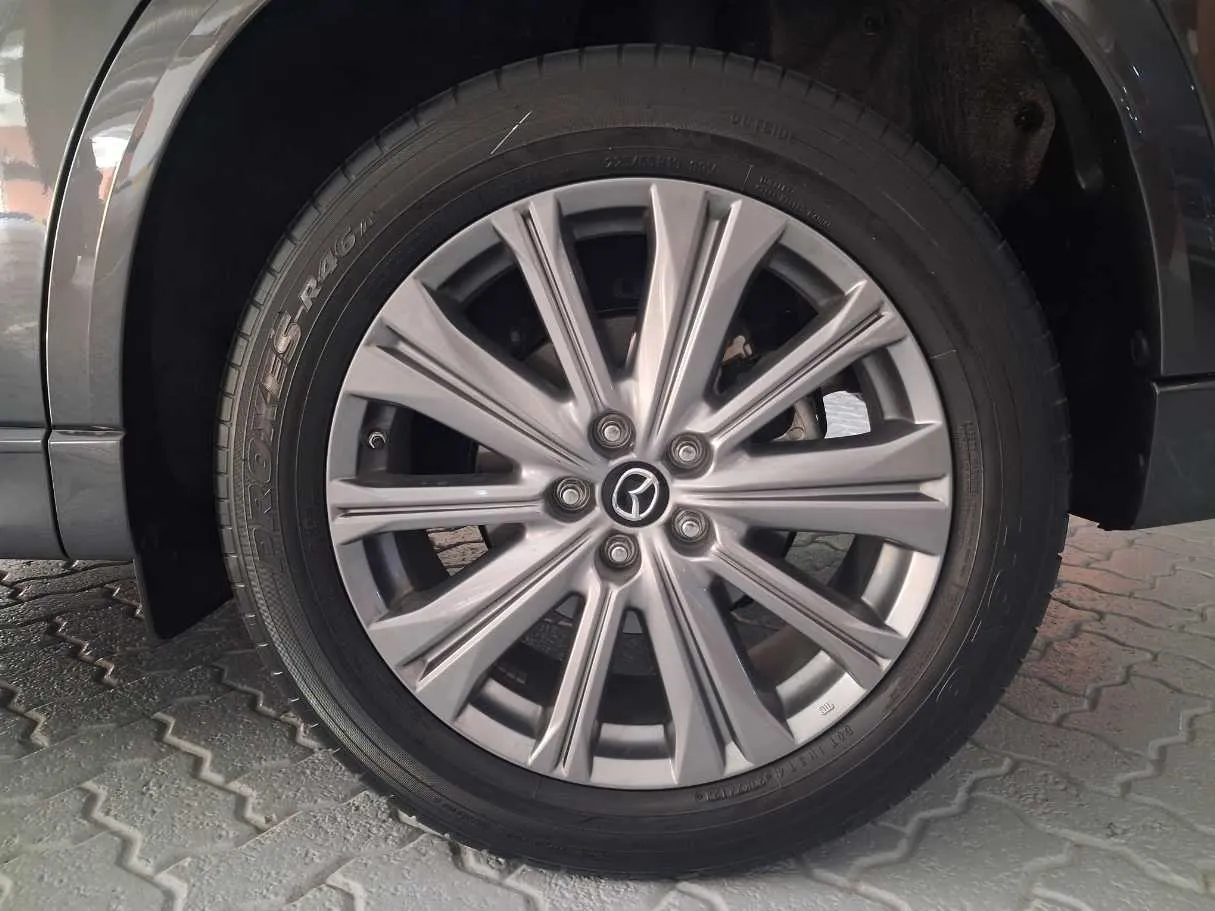 Car image 9