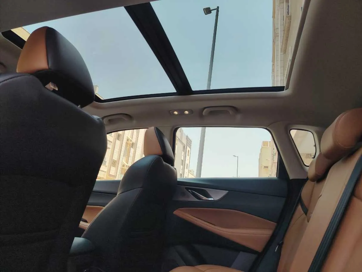 Car image 32