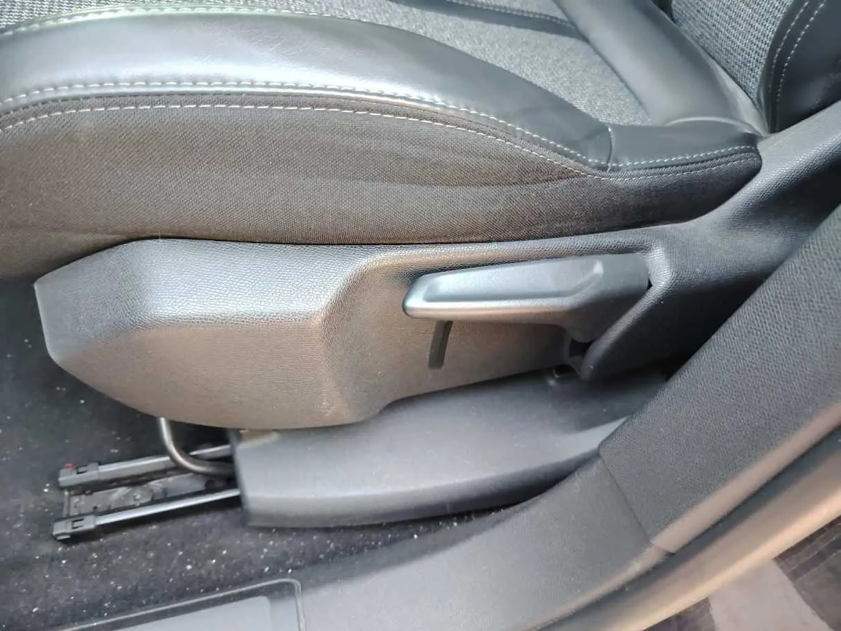 Car image 35