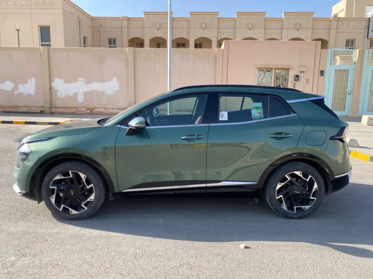 Car image 8