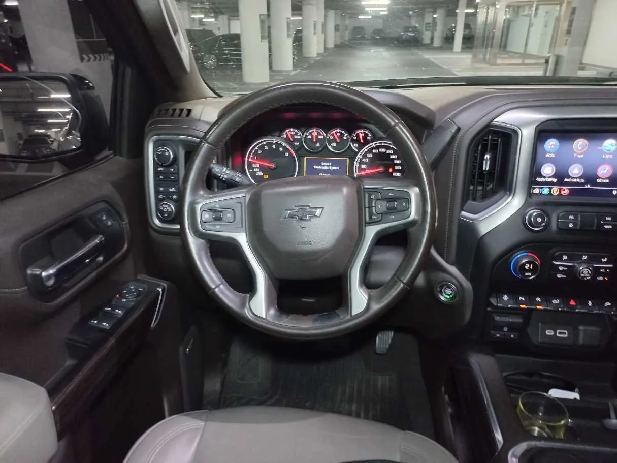 Car image 17