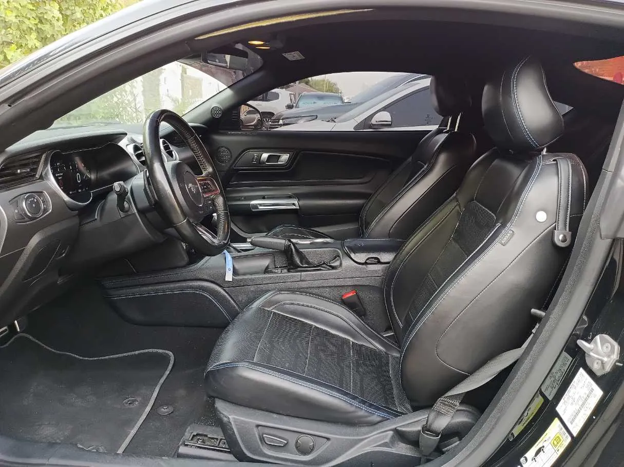 Car image 12