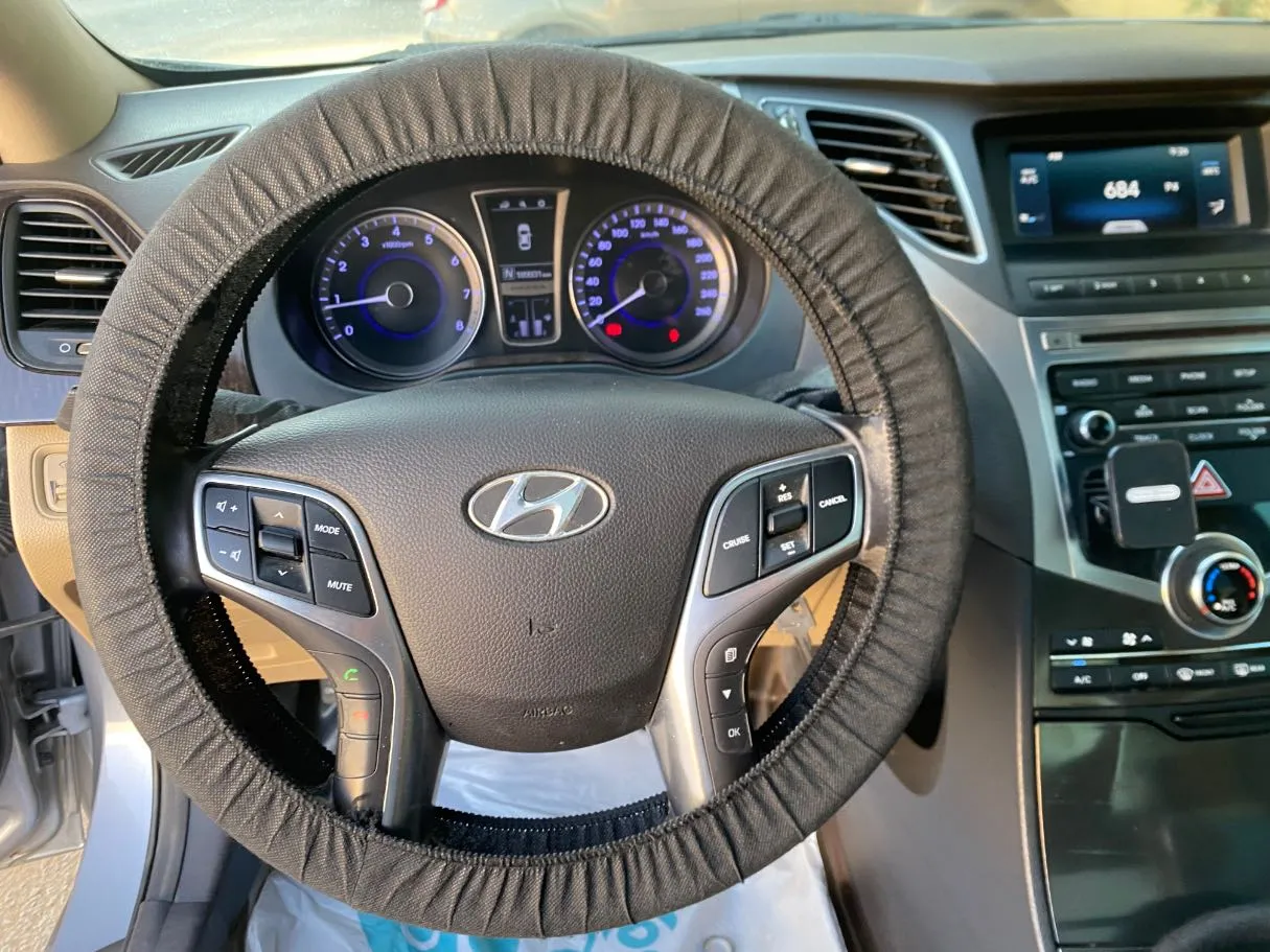 Car image 17