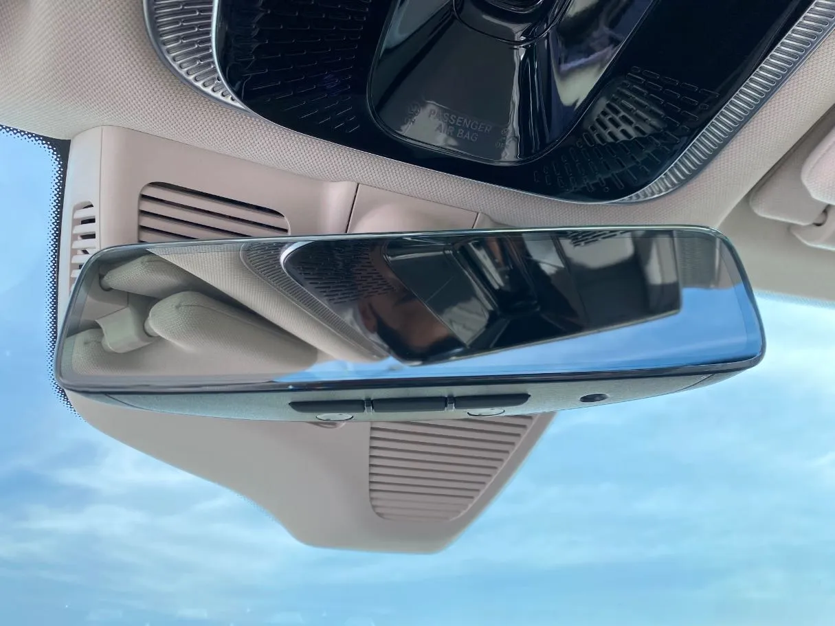 Car image 25