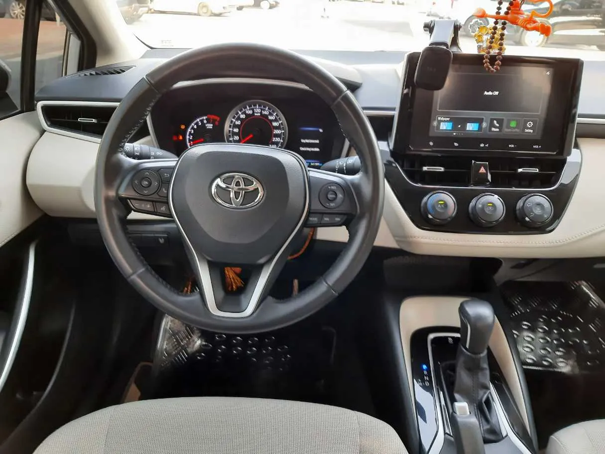 Car image 15