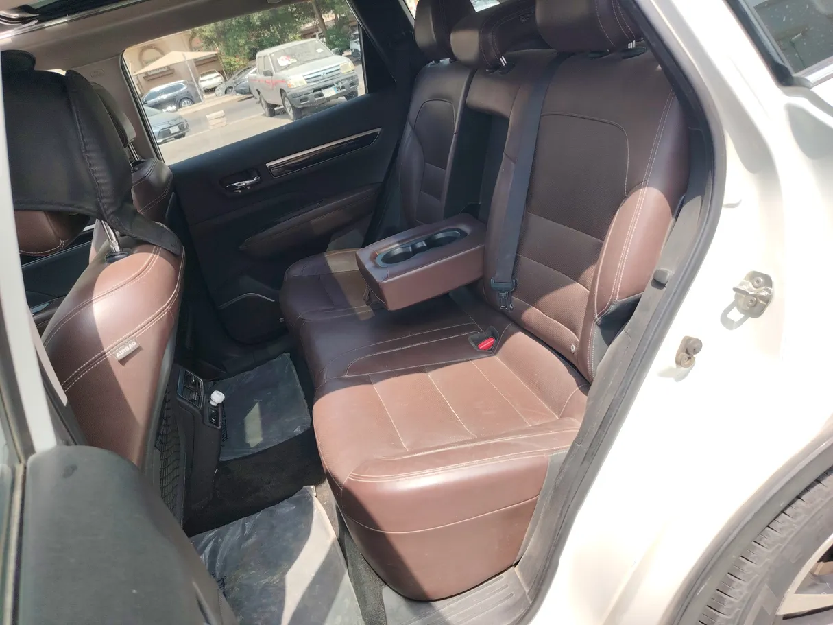 Car image 16